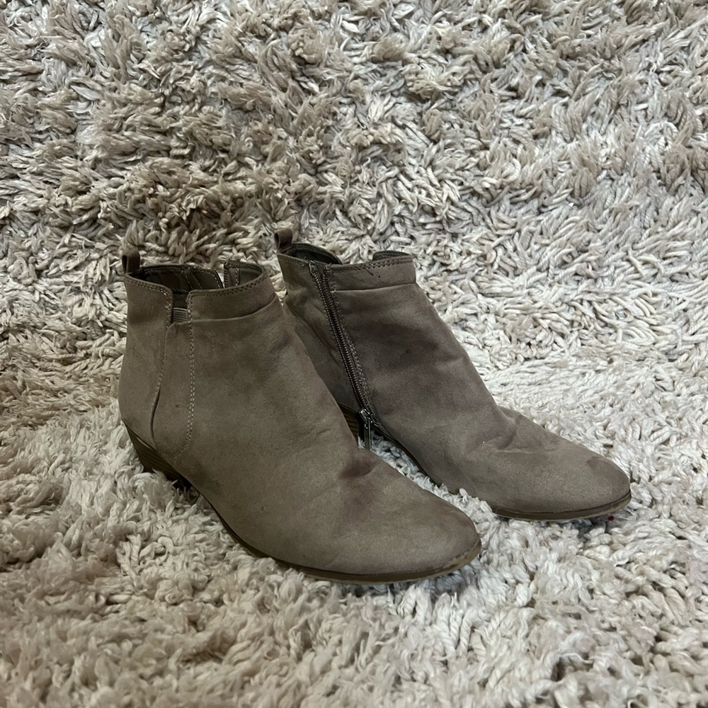 Libby Edelman Tan Ankle Booties with Classic Design